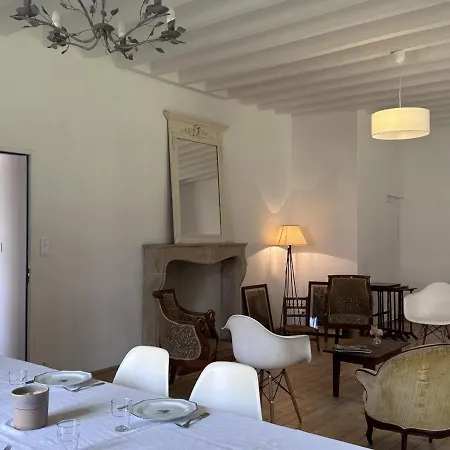 Holiday home Charmante Cure Ancienne Avec Jardin Et Wifi, Pres De Vichy - Fr-1-489-459 *