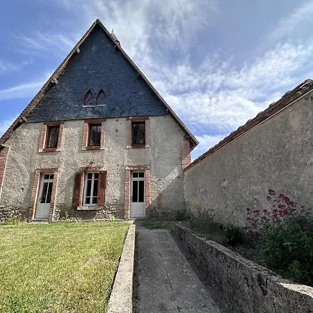 Holiday home Charmante Cure Ancienne Avec Jardin Et Wifi, Pres De Vichy - Fr-1-489-459 Jaligny